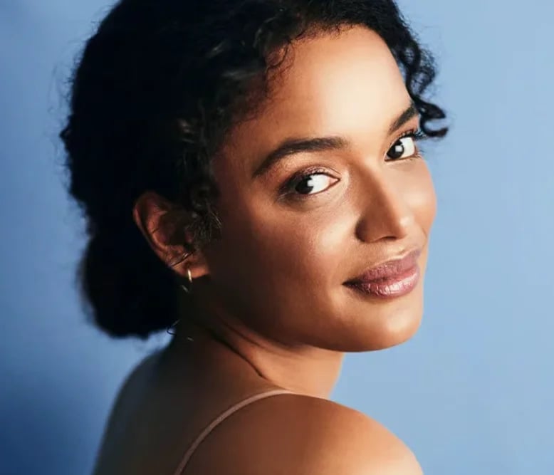 Woman looking over her shoulder, upper eyelids clearly visible